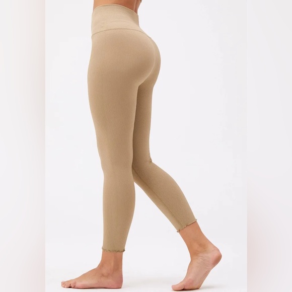 NWT Spritual Gangster LOVE SCULPT SEAMLESS 7/8 RUFFLE - Picture 13 of 13